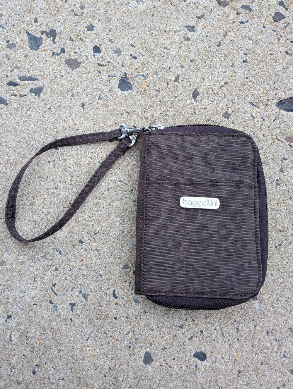 Baggallini Brown Leopard Nylon Wristlet Wallet, NWOT